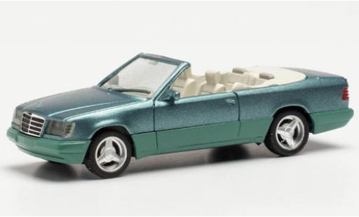 Modellautos Mercedes Classe E 1/87 Herpa 320 CE (C124) cabriolet metallise turquoise Mercedes Classe E 1/87 Herpa 320 CE (C124) cabriolet metallise turquoise modellautos