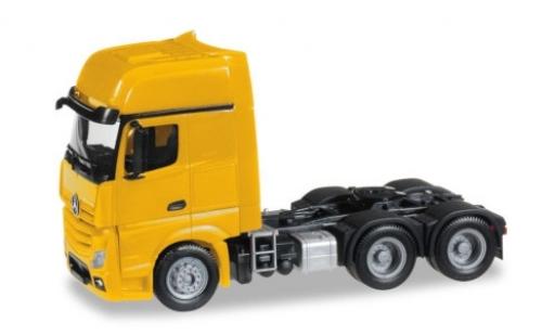 Modellautos Mercedes Actros 1/87 Herpa Gigaspace 6x4 gelb Solozugmaschine Mercedes Actros 1/87 Herpa Gigaspace 6x4 gelb Solozugmaschine modellautos
