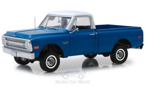 Chevrolet C-10 1/18 Highway 61 Pick Up blau/weiss 1970 with Lift Kit modellautos
