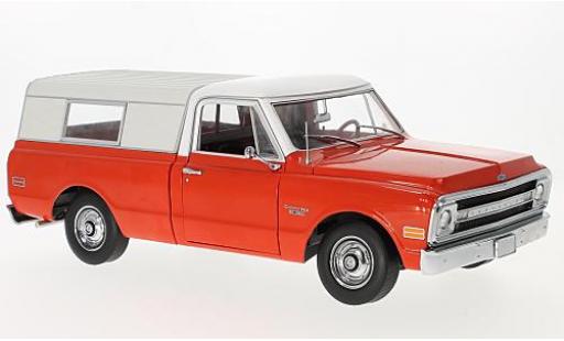 Chevrolet C-10 1/18 Highway 61 Pick Up rot/weiss 1970 with Camper S modellautos