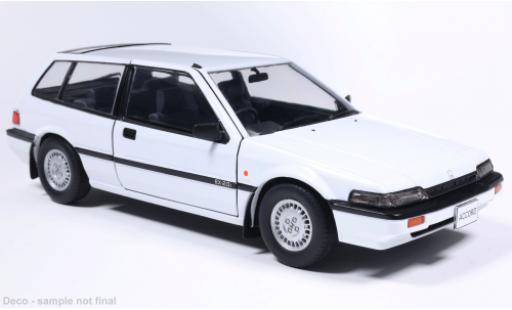 Modellautos Honda Accord Aerodeck weiss 1986 1/24 WhiteBox