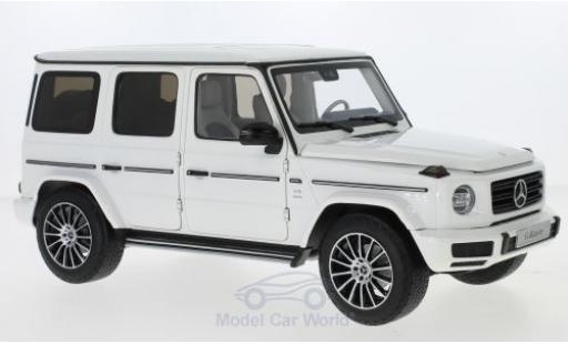 Modellautos Mercedes Classe G 1/18 Minichamps (W463) weiss 2019 40 Jahre Mercedes Classe G 1/18 Minichamps (W463) weiss 2019 40 Jahre modellautos