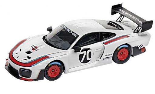 Porsche 991 GT2 RS 1/18 Minichamps 935 weiss/Dekor No.70 Martini 2018 Basis: 911 GT2 RS (.2) modellautos