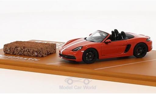 Modellautos Porsche Boxster 1/43 Spark 718 GTS orange/weiss 2018 Tennis Grand Prix mit einem Stück original Tennisboden Porsche Boxster 1/43 Spark 718 GTS orange/weiss 2018 Tennis Grand Prix mit einem Stück original Tennisboden modellautos