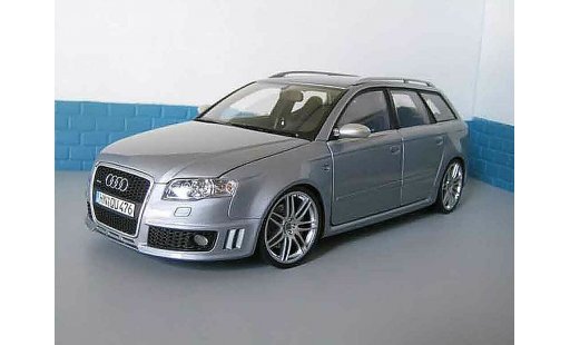 Audi RS4 avant 1/18 Minichamps grau modellautos