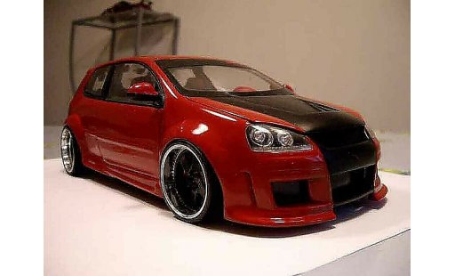 Volkswagen Golf GTI 1/18 Revell zender rot modellautos