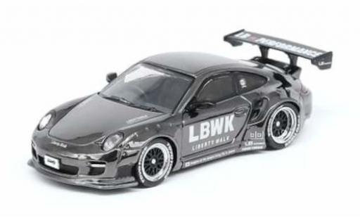Porsche 997 1/64 INNO64 911 () Liberty Walk chrom LBWK Auto Salon Diorama mit 3 Figuren modellautos
