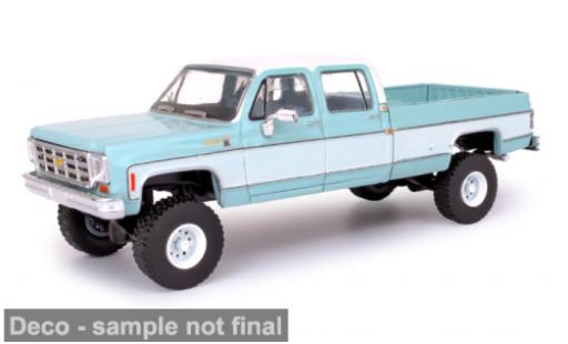 Chevrolet Silverado 1/64 IXO America K30 Crew Cab Fleetside Lifted blau/weiss 1978 1:64 modellautos