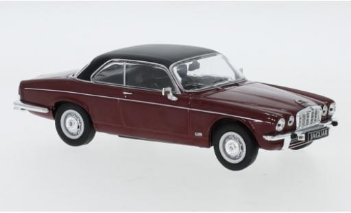 Modellautos Jaguar XJ 1/43 IXO 12 C rot/schwarz RHD 1976 Jaguar XJ 1/43 IXO 12 C rot/schwarz RHD 1976 modellautos