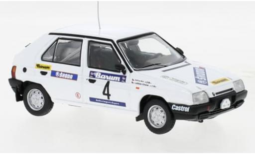 Skoda Favorit 1/43 IXO 136L No.4 Rallye Vala&scaron;ska&aacute; Zima 1989 1:43 modellautos