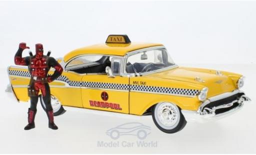 Chevrolet Bel Air 1957 1/24 Jada Toys gelb Deadpool 1957 mit Figur modellautos