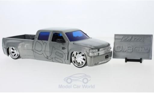 Chevrolet Silverado 1/24 Jada Toys Dooley silber 1999 modellautos