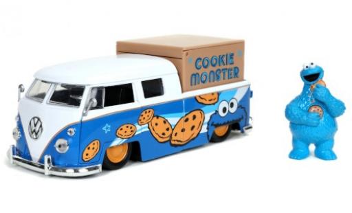 Modellautos Volkswagen T1 1/24 Jada Toys Doka Lowrider Sesame Street - Cookie Monster 1963 mit Figur und Ladegut Volkswagen T1 1/24 Jada Toys Doka Lowrider Sesame Street - Cookie Monster 1963 mit Figur und Ladegut modellautos