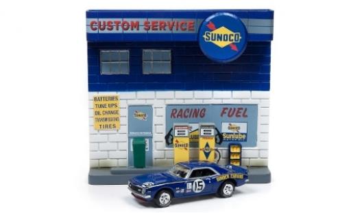 Chevrolet Camaro 1/64 Johnny Lightning Sunoco 1977 Diorama modellautos