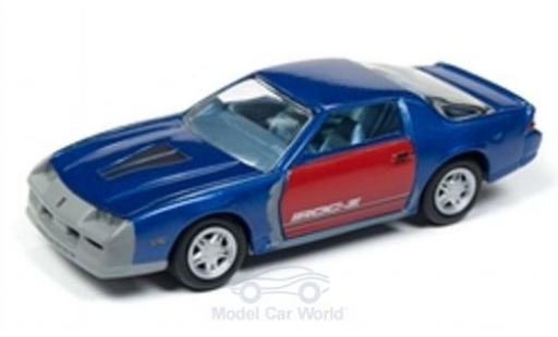 Chevrolet Camaro Z28 1/64 Johnny Lightning Z28 IROC-Z mettalic blau/rot 1987 Tuning modellautos