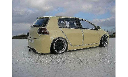 Volkswagen Golf GTI 1/18 Burago german look modellautos
