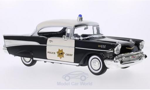 Chevrolet Bel Air 1957 1/18 Lucky Die Cast Hardtop schwarz/weiss California Highway Patrol 1957 Police Chief Polizei (USA) modellautos