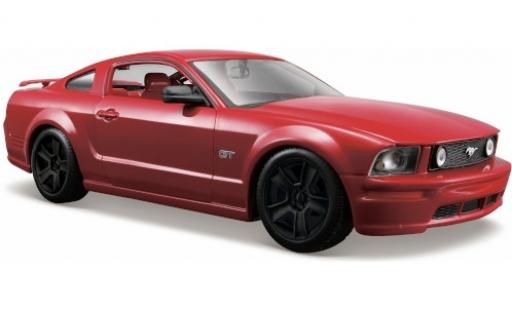 Ford Mustang 1/24 Maisto GT mettalic rot 2006 noir jantes modellautos
