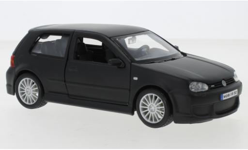 Volkswagen Golf 1/24 Maisto IV R32 matt-schwarz 2006 modellautos