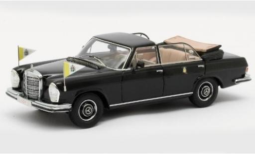 Modellautos Mercedes 300 1/43 Matrix SEL Landaulette schwarz Vatikan 1951 mit Standarten Mercedes 300 1/43 Matrix SEL Landaulette schwarz Vatikan 1951 mit Standarten modellautos