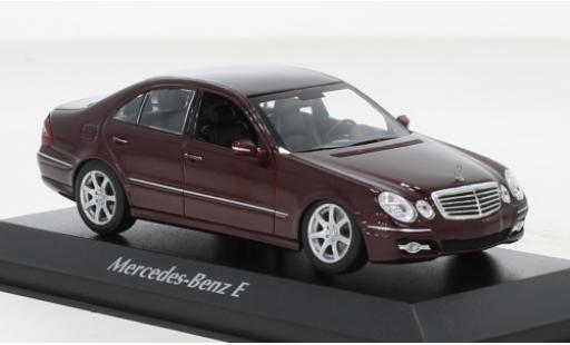 Modellautos Mercedes Classe E 1/43 Maxichamps (W211) metallise rot 2006 Mercedes Classe E 1/43 Maxichamps (W211) metallise rot 2006 modellautos