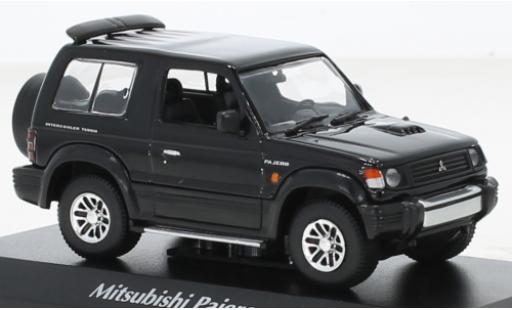 Mitsubishi Pajero 1/43 Maxichamps SWB schwarz 1991 modellautos