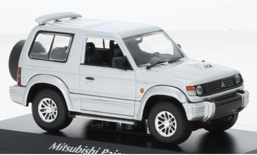 Mitsubishi Pajero 1/43 Maxichamps SWB silber 1991 modellautos