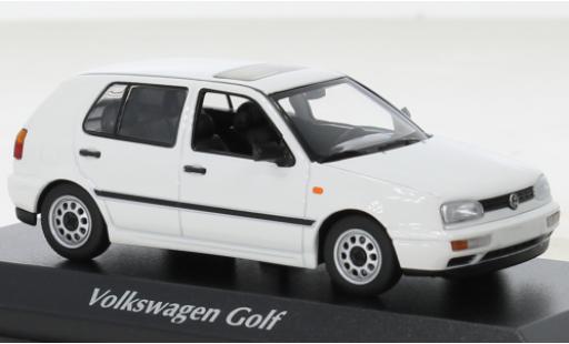 Volkswagen Golf 1/43 Maxichamps weiss 1997 modellautos