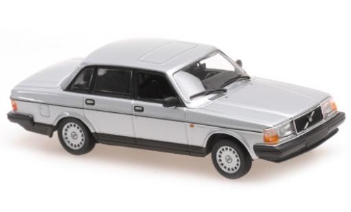 Modellautos Volvo 240 1/43 Maxichamps GL silber 1986 Volvo 240 1/43 Maxichamps GL silber 1986 modellautos