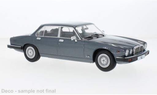Modellautos Jaguar XJ 1/18 MCG Series III metallise grau 1979 1:18 Jaguar XJ 1/18 MCG Series III metallise grau 1979 1:18 modellautos