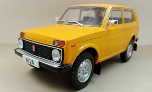 Lada Niva 1/18 MCG orange 1976 modellautos
