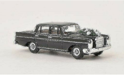 Mercedes 220 Base 1/87 Busch Hochzeit 1959 modellautos