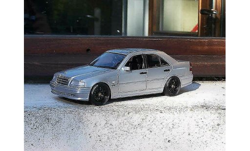Mercedes Classe C AMG 1/18 Ut Models 36 grau jantes bbs modellautos