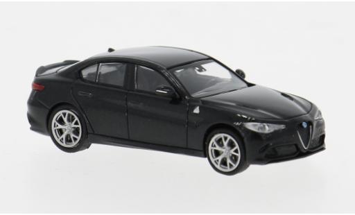 Modellautos Alfa Romeo Giulia 1/87 Minichamps Quadrifoglio metallise schwarz 2017 1:87 Alfa Romeo Giulia 1/87 Minichamps Quadrifoglio metallise schwarz 2017 1:87 modellautos