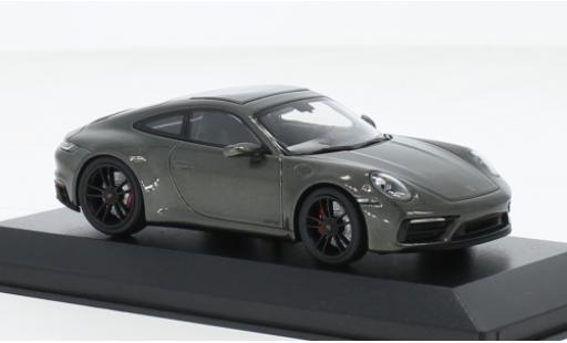 Porsche 992 GTS 1/43 Minichamps 911  Carrera 4 metallise vert 2019 modellautos