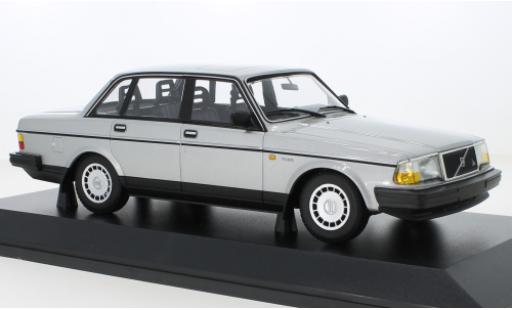 Modellautos Volvo 240 1/18 Minichamps GL silber 1986 Volvo 240 1/18 Minichamps GL silber 1986 modellautos