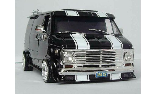 Chevrolet Van fourgon 1/18 Highway 61 black modellautos
