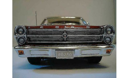 Ford Fairlane Berline 1/18 GMP 390 c.i. 4 speed street ember glow modellautos
