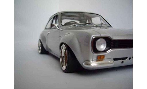 Ford RS 1600 Rally 1/18 Minichamps grau jantes nid dabeilles modellautos