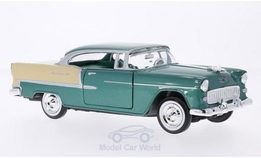 Chevrolet Bel Air 1/24 Motormax Hardtop mettalic grün/beige 1955 modellautos