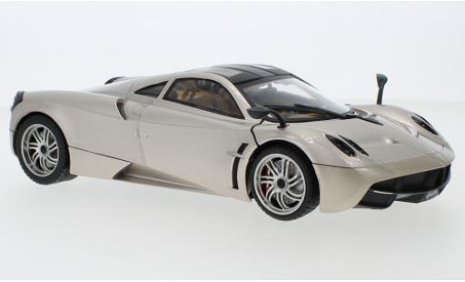 Modellautos Pagani Huayra 1/18 Motormax gold Pagani Huayra 1/18 Motormax gold modellautos