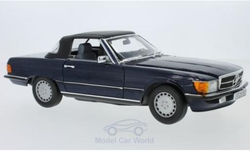 Modellautos Mercedes 300 SL 1/18 Norev SL (R 107) mettalic blau 1986 Verdeck liegt ein Mercedes 300 SL 1/18 Norev SL (R 107) mettalic blau 1986 Verdeck liegt ein modellautos