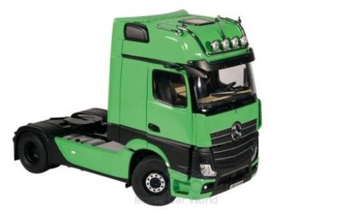 Modellautos Mercedes Actros 1/18 NZG GigaSpace 4X2 grün/schwarz 2018 Mercedes Actros 1/18 NZG GigaSpace 4X2 grün/schwarz 2018 modellautos