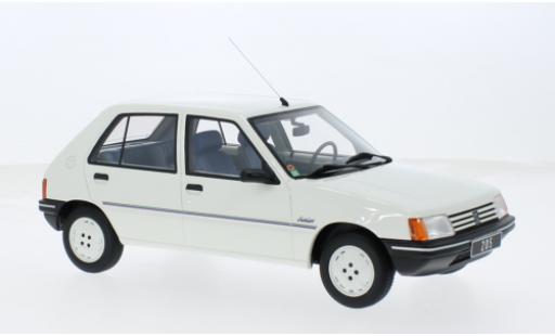 Modellautos Peugeot 205 1/18 Ottomobile Junior weiss 1988 1:18 Peugeot 205 1/18 Ottomobile Junior weiss 1988 1:18 modellautos