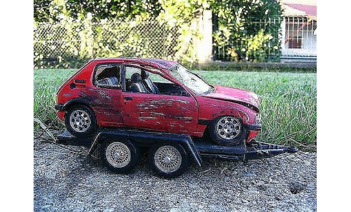 Peugeot 205 GTI 1/18 Solido 1.9 Rouge Vallelunga rot accidentee modellautos