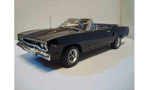 Plymouth GTX Road Runner 1/18 GMP roadrunner 440+6 black 1970 limited edition of 1250 modellautos