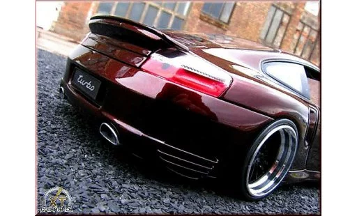 Porsche 911 Turbo 1/18 Autoart peinture cameleon et jantes 20 pouces modellautos