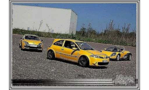 Renault Megane Sport 1/18 Burago rs gelb siryus modellautos