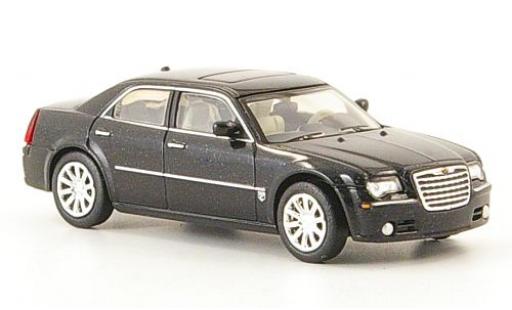 Modellautos Chrysler 300C 1/87 Ricko HEMI SRT8 mettalic schwarz 2005 ohne Vitrine Chrysler 300C 1/87 Ricko HEMI SRT8 mettalic schwarz 2005 ohne Vitrine modellautos