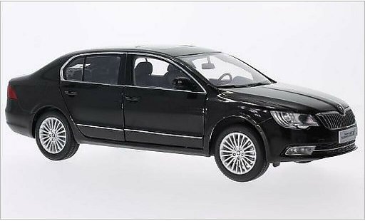 Skoda Superb Base 1/18 Paudi mettalic braun 2013 modellautos